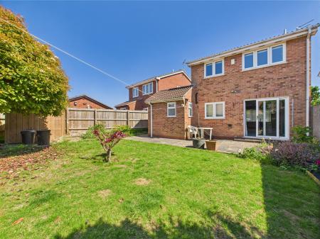 3 bedroom Detached house to let in Coleridge Drive, Leicester, LE19