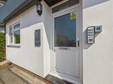 1 bedroom Flat to let in Aylestone Road, Aylestone, Leicester, LE2