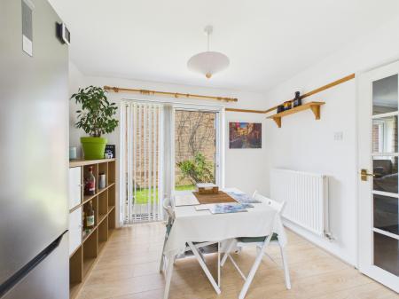3 bedroom Semi-detached house to let in Buckingham Drive, Leicester, LE2