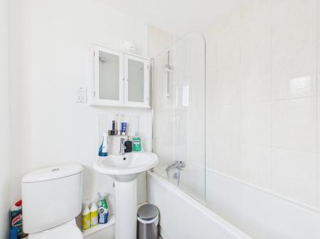 3 bedroom Semi-detached house to let in Buckingham Drive, Leicester, LE2