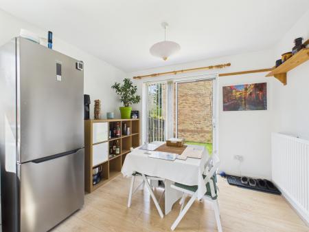 3 bedroom Semi-detached house to let in Buckingham Drive, Leicester, LE2