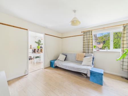 3 bedroom Semi-detached house to let in Buckingham Drive, Leicester, LE2