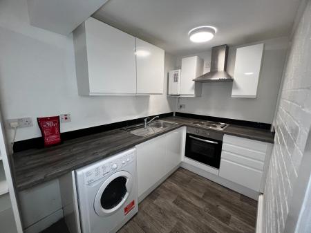 1 bedroom Flat to let in Millstone Lane, Leicester, LE1