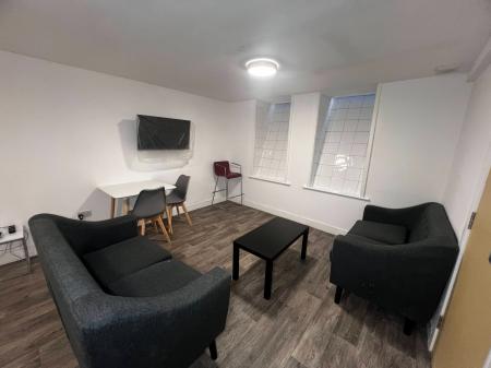 1 bedroom Flat to let in Millstone Lane, Leicester, LE1