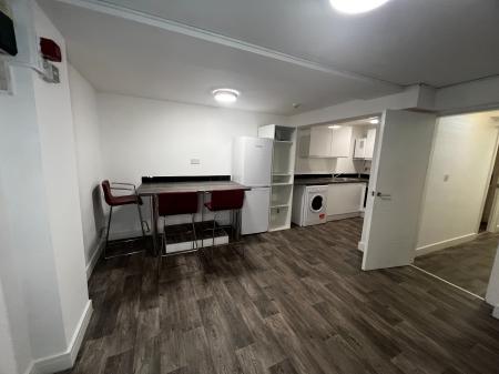 1 bedroom Flat to let in Millstone Lane, Leicester, LE1