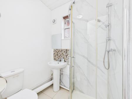 3 bedroom Block of Apartments for sale in Eastleigh Road, Leicester, LE3