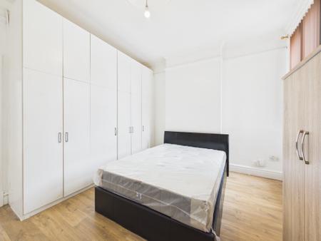 3 bedroom Block of Apartments for sale in Eastleigh Road, Leicester, LE3