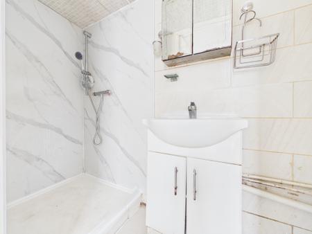 3 bedroom Block of Apartments for sale in Eastleigh Road, Leicester, LE3