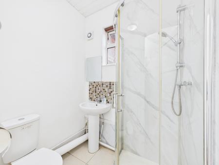 3 bedroom Block of Apartments for sale in Eastleigh Road, Leicester, LE3