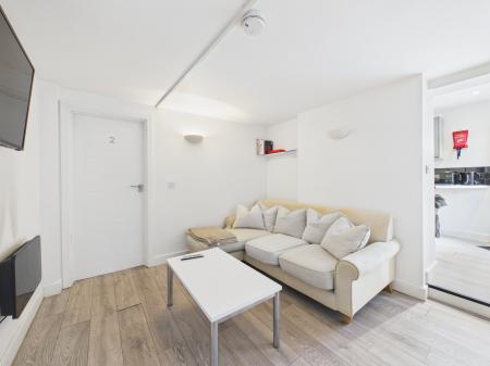 1 bedroom Flat to let in High Street, Blaby, Leicester, LE19