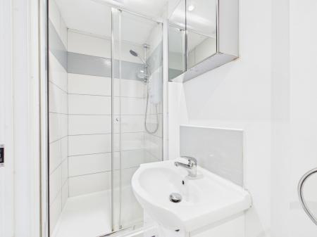 1 bedroom Flat to let in High Street, Blaby, Leicester, LE19