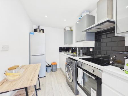 1 bedroom Flat to let in High Street, Blaby, Leicester, LE19