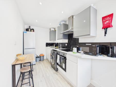 1 bedroom Flat to let in High Street, Blaby, Leicester, LE19