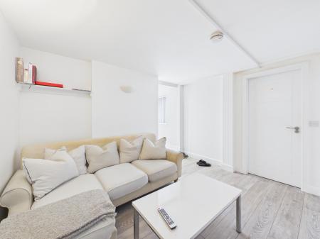1 bedroom Flat to let in High Street, Blaby, Leicester, LE19