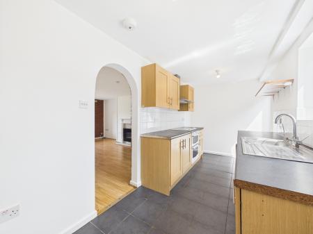 3 bedroom End of terrace house for sale in Monmouth Drive, Leicester, LE2