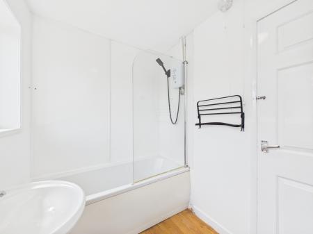 3 bedroom End of terrace house for sale in Monmouth Drive, Leicester, LE2
