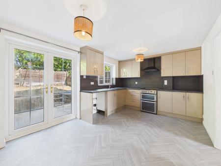 3 bedroom Terraced House to let in Burton Close, Oadby, LE2