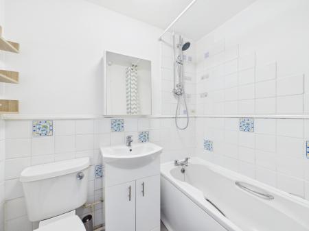 3 bedroom Terraced House to let in Burton Close, Oadby, LE2