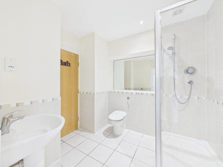 4 bedroom Terraced House for sale in Woodford Road, Leicester, LE2