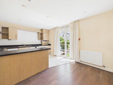 4 bedroom Terraced House for sale in Woodford Road, Leicester, LE2