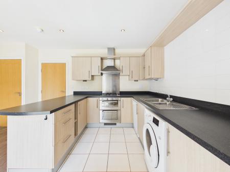 4 bedroom Terraced House for sale in Woodford Road, Leicester, LE2
