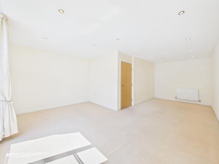 4 bedroom Terraced House for sale in Woodford Road, Leicester, LE2