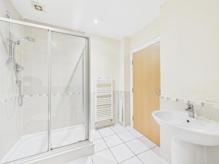 4 bedroom Terraced House for sale in Woodford Road, Leicester, LE2