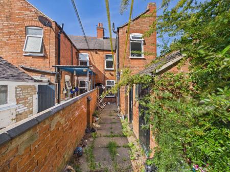 2 bedroom Semi-detached house for sale in Haddenham Road, Braunstone, LE3