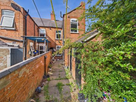 2 bedroom Semi-detached house for sale in Haddenham Road, Braunstone, LE3