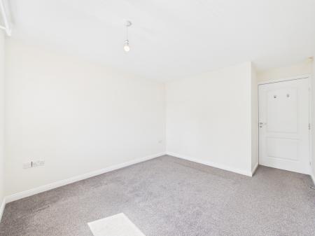 2 bedroom Flat to let in Coach House Court, Loughborough, LE11