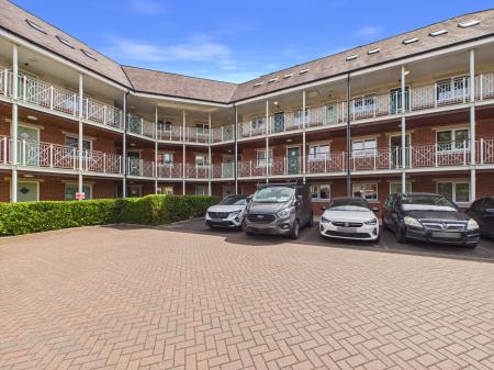 2 bedroom Flat to let in Coach House Court, Loughborough, LE11
