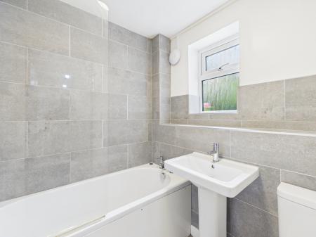 1 bedroom Ground floor maisonette to let in Halley Close, Leicester, LE4