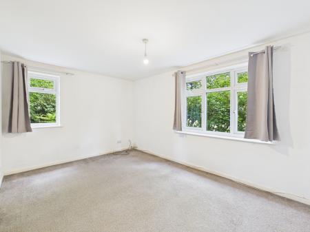 1 bedroom Ground floor maisonette to let in Halley Close, Leicester, LE4