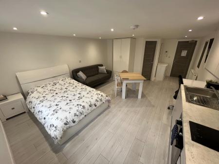 1 bedroom Flat to let in Millstone Lane, Leicester, LE1