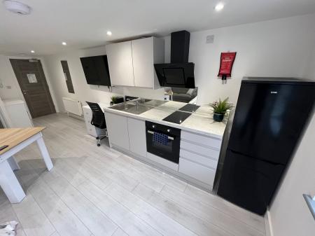1 bedroom Flat to let in Millstone Lane, Leicester, LE1