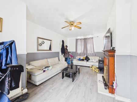 3 bedroom Flat for sale in Cort Crescent, Braunstone, LE3