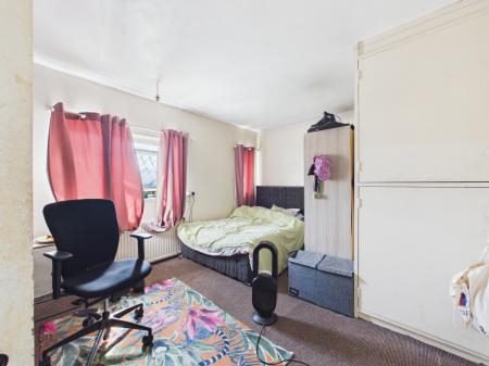 3 bedroom Flat for sale in Cort Crescent, Braunstone, LE3