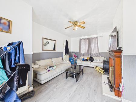 3 bedroom Flat for sale in Cort Crescent, Braunstone, LE3