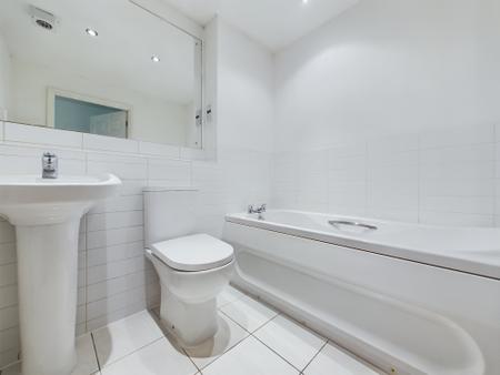 2 bedroom Flat to let in Honeywell Close, Leicester, LE2