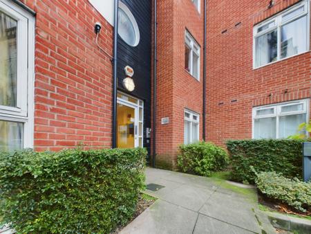 2 bedroom Flat to let in Honeywell Close, Leicester, LE2