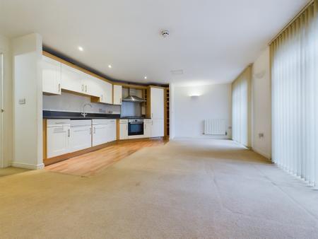 2 bedroom Flat to let in Honeywell Close, Leicester, LE2