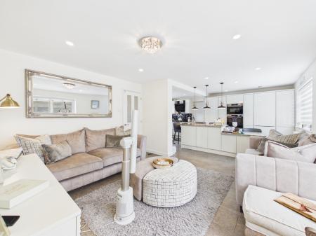 4 bedroom Detached house for sale in Tiverton Close, Oadby, LE2