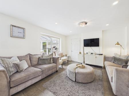 4 bedroom Detached house for sale in Tiverton Close, Oadby, LE2
