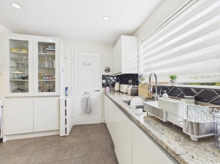 4 bedroom Detached house for sale in Tiverton Close, Oadby, LE2