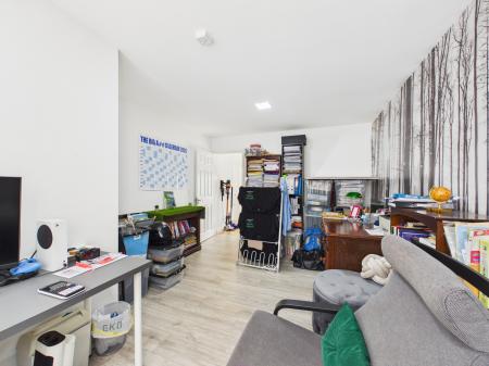 4 bedroom Detached house for sale in Tiverton Close, Oadby, LE2