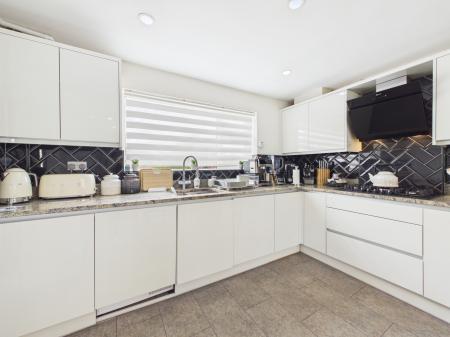 4 bedroom Detached house for sale in Tiverton Close, Oadby, LE2
