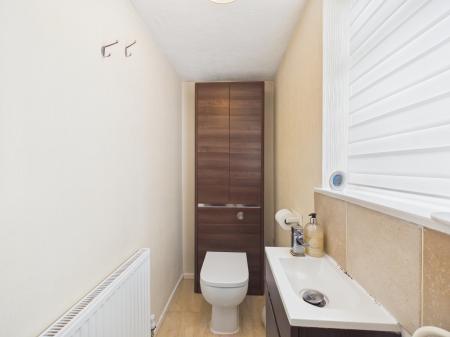 4 bedroom Detached house for sale in Tiverton Close, Oadby, LE2