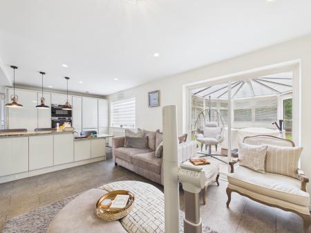 4 bedroom Detached house for sale in Tiverton Close, Oadby, LE2