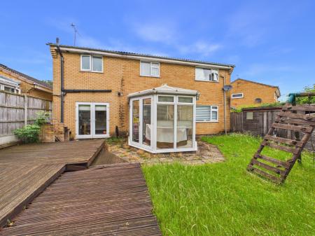 4 bedroom Detached house for sale in Tiverton Close, Oadby, LE2