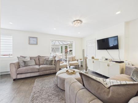 4 bedroom Detached house for sale in Tiverton Close, Oadby, LE2